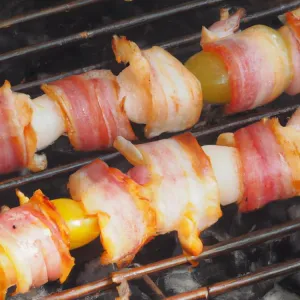 Szaszłyki na grilla z boczkiem – przepis idealny na letnie grillowanie