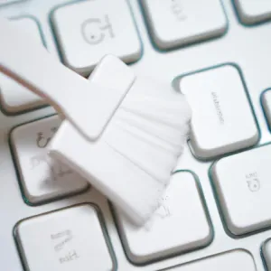 Jak wyczyścić klawiaturę w laptopie?